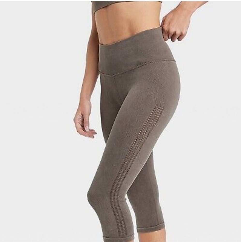 NWT joylab high rise capri leggings